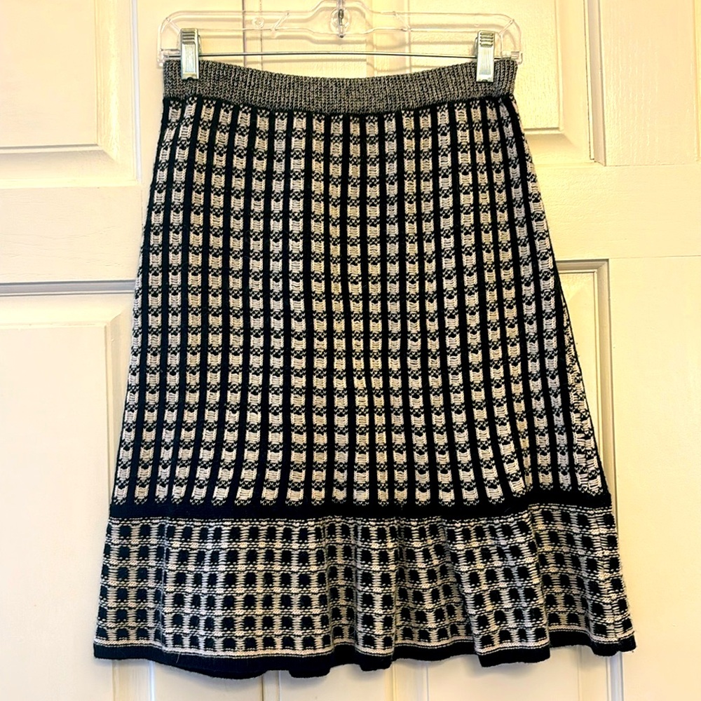 Women's Black and White Knit A-Line Skirt